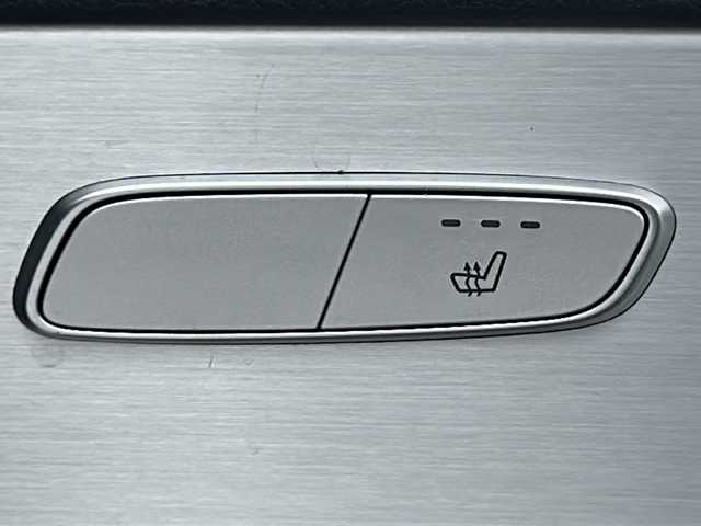 メルセデス・ベンツ ＧＬＣ２２０ d 4マチック クーペ スポーツ 山口県 2018(平30)年 3.5万km パール メーカーSDナビ/（CD.DVD.BT.フルセグ）/アラウンドビューモニター/パドルシフト/パワーシート/シートヒーター全席/運転席メモリーシート/オートLEDライト/ビルトインETC/ヘッドアップディスプレイ/レーダーセーフティパッケージ/　・ブラインドスポットモニター/　・ステアリングアシスト/　・クルーズコントロール/　・衝突軽減ブレーキ/純正ドラレコ/純正フロアマット/リアエンターテイメント社外/ワイヤレス給電/スマートキー/プッシュスタート