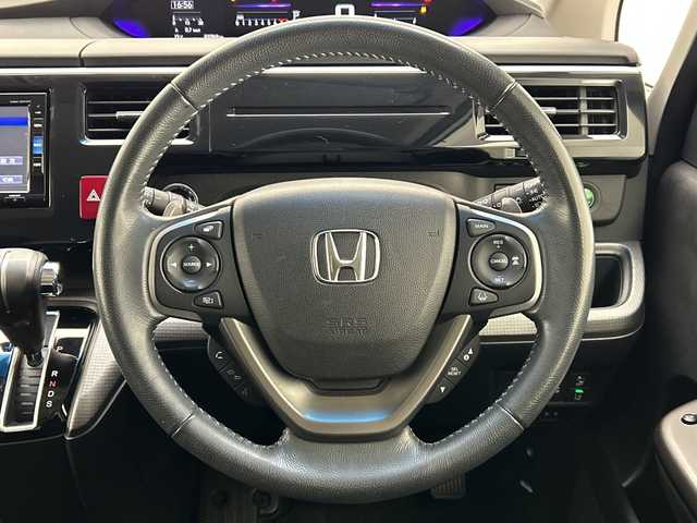 ホンダ ステップワゴン スパーダ ホンダセンシング 愛知県 2019(平31)年 3.3万km プラチナホワイトパール 純正ナビ/フリップダウンモニター/両側パワースライドドア/レーダークルーズコントロール/バックカメラ/純正アルミホイール/ＥＴＣ/LEDヘッドライト/パドルシフト/レーンキープアシスト/ドライブレコーダー/衝突軽減システム/フルセグ/CD DVD/Bluetooth/ステアリングスイッチ/スマートキー/プッシュスタート