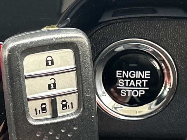 ホンダ ステップワゴン スパーダ ホンダセンシング 愛知県 2019(平31)年 3.3万km プラチナホワイトパール 純正ナビ/フリップダウンモニター/両側パワースライドドア/レーダークルーズコントロール/バックカメラ/純正アルミホイール/ＥＴＣ/LEDヘッドライト/パドルシフト/レーンキープアシスト/ドライブレコーダー/衝突軽減システム/フルセグ/CD DVD/Bluetooth/ステアリングスイッチ/スマートキー/プッシュスタート