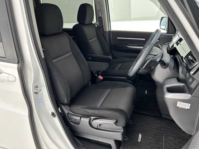 ホンダ ステップワゴン スパーダ ホンダセンシング 愛知県 2019(平31)年 3.3万km プラチナホワイトパール 純正ナビ/フリップダウンモニター/両側パワースライドドア/レーダークルーズコントロール/バックカメラ/純正アルミホイール/ＥＴＣ/LEDヘッドライト/パドルシフト/レーンキープアシスト/ドライブレコーダー/衝突軽減システム/フルセグ/CD DVD/Bluetooth/ステアリングスイッチ/スマートキー/プッシュスタート