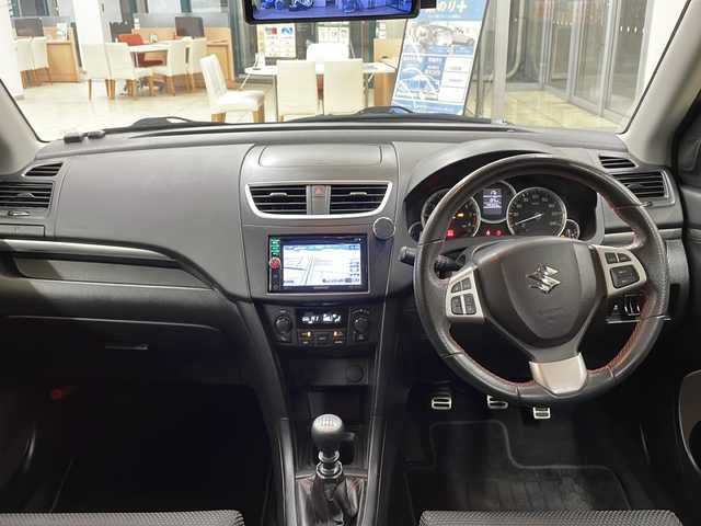 スズキ スイフト スポーツ 道央・札幌 2014(平26)年 15万km スーパーブラックパール ・社外6インチナビ(CD/DVD/AUX)/・デジタルインナーミラー一体型前後ドライブレコーダー/・社外マフラー/・クルーズコントロール/・オートライト/・フォグライト/・HIDヘッドライト/・社外15インチアルミホイール/・ビルドインETC/・ABS/・横滑り防止機能