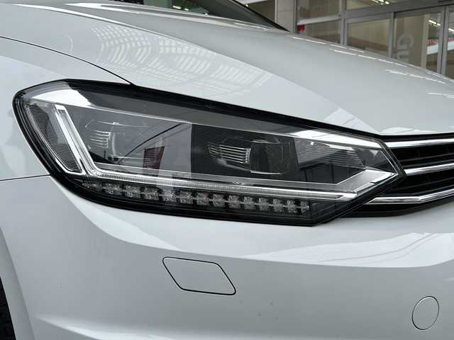フォルクスワーゲン ゴルフ トゥーラン TSI ハイライン 埼玉県 2016(平28)年 5万km 白 ワンオーナー/2017yモデル/ターボ/メーカーナビゲーション/バックカメラ/ルーフレール /7人乗り/3列シート/両側スライドドア/純正17インチアルミホイール/レーダークルーズコントロール/アイドリングストップ/LEDヘッドライト/スペアキー/ディーラー点検記録簿/（H29/H30/R1/R2/R3/R4/R5/R6）/新車保証書/取扱説明書