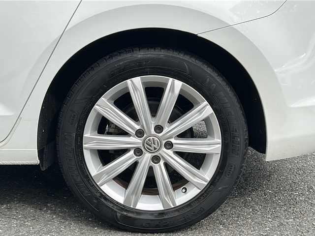 フォルクスワーゲン ゴルフ トゥーラン TSI ハイライン 埼玉県 2016(平28)年 5万km 白 ワンオーナー/2017yモデル/ターボ/メーカーナビゲーション/バックカメラ/ルーフレール /7人乗り/3列シート/両側スライドドア/純正17インチアルミホイール/レーダークルーズコントロール/アイドリングストップ/LEDヘッドライト/スペアキー/ディーラー点検記録簿/（H29/H30/R1/R2/R3/R4/R5/R6）/新車保証書/取扱説明書
