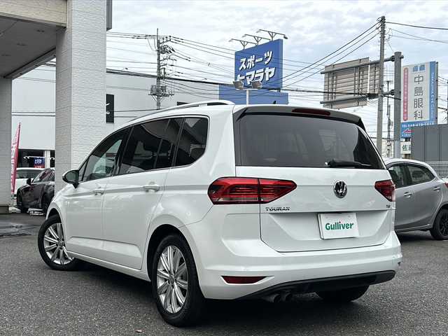フォルクスワーゲン ゴルフ トゥーラン TSI ハイライン 埼玉県 2016(平28)年 5万km 白 ワンオーナー/2017yモデル/ターボ/メーカーナビゲーション/バックカメラ/ルーフレール /7人乗り/3列シート/両側スライドドア/純正17インチアルミホイール/レーダークルーズコントロール/アイドリングストップ/LEDヘッドライト/スペアキー/ディーラー点検記録簿/（H29/H30/R1/R2/R3/R4/R5/R6）/新車保証書/取扱説明書