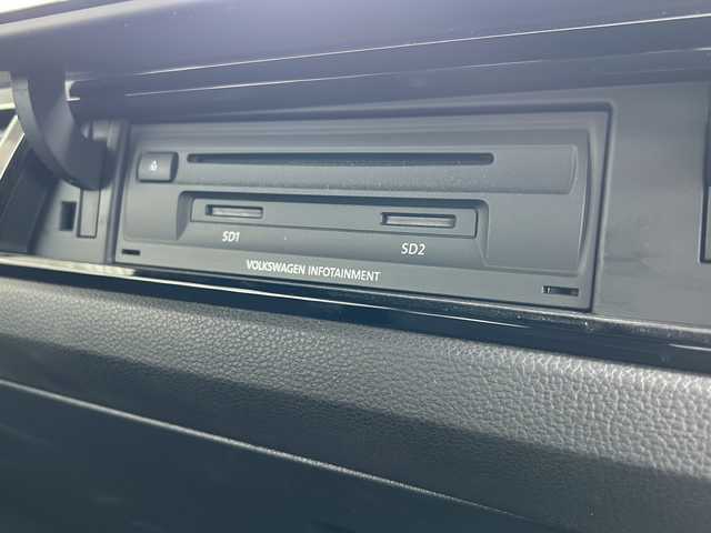 フォルクスワーゲン ゴルフ トゥーラン TSI ハイライン 埼玉県 2016(平28)年 5万km 白 ワンオーナー/2017yモデル/ターボ/メーカーナビゲーション/バックカメラ/ルーフレール /7人乗り/3列シート/両側スライドドア/純正17インチアルミホイール/レーダークルーズコントロール/アイドリングストップ/LEDヘッドライト/スペアキー/ディーラー点検記録簿/（H29/H30/R1/R2/R3/R4/R5/R6）/新車保証書/取扱説明書
