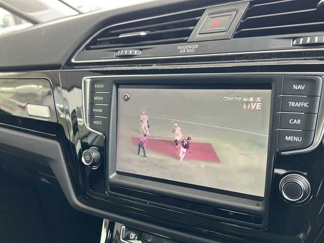 フォルクスワーゲン ゴルフ トゥーラン TSI ハイライン 埼玉県 2016(平28)年 5万km 白 ワンオーナー/2017yモデル/ターボ/メーカーナビゲーション/バックカメラ/ルーフレール /7人乗り/3列シート/両側スライドドア/純正17インチアルミホイール/レーダークルーズコントロール/アイドリングストップ/LEDヘッドライト/スペアキー/ディーラー点検記録簿/（H29/H30/R1/R2/R3/R4/R5/R6）/新車保証書/取扱説明書