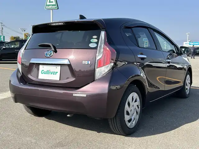 トヨタ アクア S スタイルブラック 佐賀県 2016(平28)年 8.2万km ディープアメジストマイカメタリック 純正SDナビゲーション/SD/Bluetooth/バックカメラ/スマートキー2個/ＥＴＣ/オートエアコン/純正ドアバイザー/社外フロアマット/社外ホイール/取扱説明書/トヨタセーフティセンス/・レーダークルーズコントロール/・プリクラッシュセーフティ/・レーントレーシングアシスト