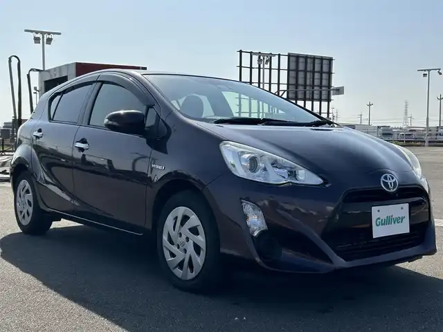 トヨタ アクア S スタイルブラック 佐賀県 2016(平28)年 8.2万km ディープアメジストマイカメタリック 純正SDナビゲーション/SD/Bluetooth/バックカメラ/スマートキー2個/ＥＴＣ/オートエアコン/純正ドアバイザー/社外フロアマット/社外ホイール/取扱説明書/トヨタセーフティセンス/・レーダークルーズコントロール/・プリクラッシュセーフティ/・レーントレーシングアシスト