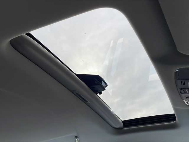 トヨタ アルファード S Cパッケージ 広島県 2023(令5)年 3.3万km ホワイトパールクリスタルシャイン 禁煙/ワンオーナー/モデリスタエアロ/ツインムーンルーフ/セーフティセンス/・プリクラッシュセーフティ/・LTA/LDA/RSA/・先行車発進告知/・オートマチックハイビーム/BSM/RCTA/クリアランスソナー/純正ディスプレイオーディオ/・Bluetooth/Miracast/バックカメラ/デジタルインナーミラー/3眼LEDヘッドライト/オートライト/フォグランプ/前後ドライブレコーダー（ZDR-016）/ビルトインETC/合皮シート/シートヒーター/シートベンチレーション/パワーシート/メモリシート/ウッドコンビステアリング/ステアリングスイッチ/ステアリングヒーター/パワーバックドア/スマートキー/スペアキー/プッシュスタート/純正ドアバイザー/AC100V100W電源/純正18インチアルミホイール