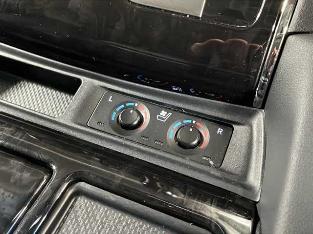 トヨタ アルファード S Cパッケージ 広島県 2023(令5)年 3.3万km ホワイトパールクリスタルシャイン 禁煙/ワンオーナー/モデリスタエアロ/ツインムーンルーフ/セーフティセンス/・プリクラッシュセーフティ/・LTA/LDA/RSA/・先行車発進告知/・オートマチックハイビーム/BSM/RCTA/クリアランスソナー/純正ディスプレイオーディオ/・Bluetooth/Miracast/バックカメラ/デジタルインナーミラー/3眼LEDヘッドライト/オートライト/フォグランプ/前後ドライブレコーダー（ZDR-016）/ビルトインETC/合皮シート/シートヒーター/シートベンチレーション/パワーシート/メモリシート/ウッドコンビステアリング/ステアリングスイッチ/ステアリングヒーター/パワーバックドア/スマートキー/スペアキー/プッシュスタート/純正ドアバイザー/AC100V100W電源/純正18インチアルミホイール