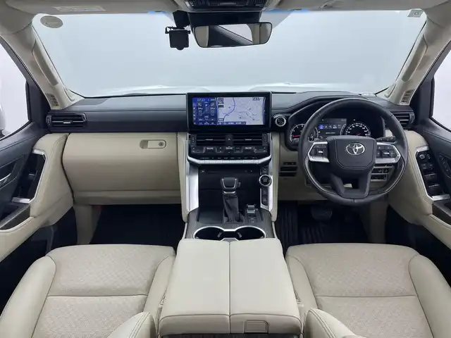 トヨタ ランドクルーザー ZX 愛知県 2024(令6)年 0.9万km プレシャスホワイトパール 純正12.3型メモリナビ/フルセグTV/BT/CD/DVD/USB/AppleCarPlay/AndroidAuto/パノラミックビューモニター/電動ムーンルーフ/JBLサウンド/モデリスタエアロ/本革シート/シートヒーター＆ベンチレーション　D/N/2列目席/パワーシート　D/N席/COOLBOX/360°ドライブレコーダー/ビルトインETC2.0/HUD/トヨタセーフティセンス/PCS/LTA/LDA/BSM/PKSB/ACC/RCTA/RCD/RSA/AHB/先行車発進告知/パワーバックドア/AC100V/サイドステップ/3列目電動格納シート/革・杢目調コンビステアリング/ステアリングスイッチ/ステアリングヒーター/スマートキー＆プッシュスタート/DAC（ダウンヒルアシスト/MTS（マルチテレインセレクト/電動パーキング/オートブレーキホールド/3眼LEDオートライト/フォグランプ/シーケンシャルターンランプ/サイドステップ/充電用USBポート/純正20インチAW/ラバーマット/スペアタイヤ
