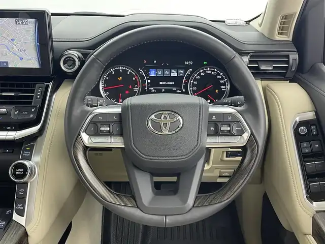 トヨタ ランドクルーザー ZX 愛知県 2024(令6)年 0.9万km プレシャスホワイトパール 純正12.3型メモリナビ/フルセグTV/BT/CD/DVD/USB/AppleCarPlay/AndroidAuto/パノラミックビューモニター/電動ムーンルーフ/JBLサウンド/モデリスタエアロ/本革シート/シートヒーター＆ベンチレーション　D/N/2列目席/パワーシート　D/N席/COOLBOX/360°ドライブレコーダー/ビルトインETC2.0/HUD/トヨタセーフティセンス/PCS/LTA/LDA/BSM/PKSB/ACC/RCTA/RCD/RSA/AHB/先行車発進告知/パワーバックドア/AC100V/サイドステップ/3列目電動格納シート/革・杢目調コンビステアリング/ステアリングスイッチ/ステアリングヒーター/スマートキー＆プッシュスタート/DAC（ダウンヒルアシスト/MTS（マルチテレインセレクト/電動パーキング/オートブレーキホールド/3眼LEDオートライト/フォグランプ/シーケンシャルターンランプ/サイドステップ/充電用USBポート/純正20インチAW/ラバーマット/スペアタイヤ