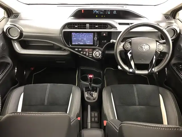 トヨタ アクア G G’s 愛知県 2014(平26)年 9.9万km イエロー ナビ　/バックカメラ　/ＥＴＣ　/ハーフレザー　/ステアリングスイッチ　/オートエアコン　/スマートキー　/電格ミラー　/オートライト　/アルミホイール　/スペアキー　/スタッドレスタイヤ積込　/保証書　/取説　/記録簿