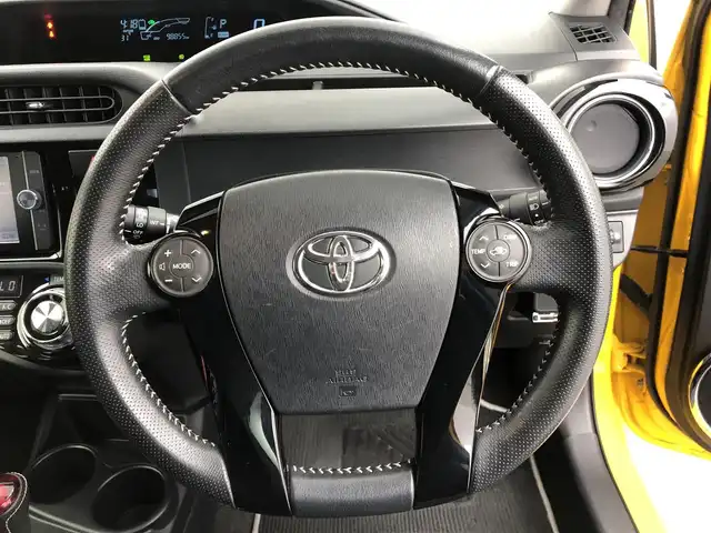 トヨタ アクア G G’s 愛知県 2014(平26)年 9.9万km イエロー ナビ　/バックカメラ　/ＥＴＣ　/ハーフレザー　/ステアリングスイッチ　/オートエアコン　/スマートキー　/電格ミラー　/オートライト　/アルミホイール　/スペアキー　/スタッドレスタイヤ積込　/保証書　/取説　/記録簿