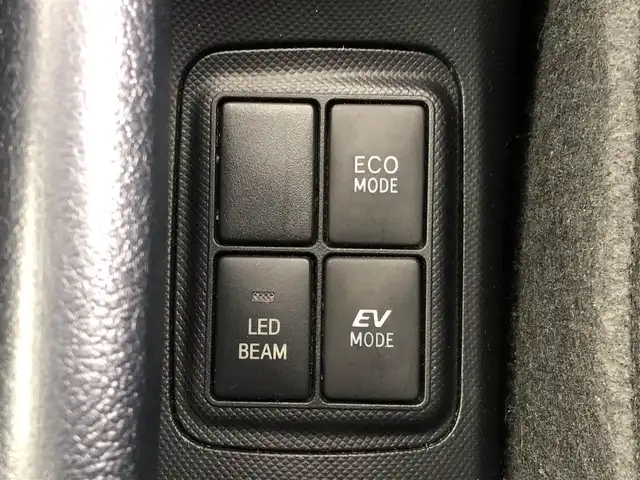トヨタ アクア G G’s 愛知県 2014(平26)年 9.9万km イエロー ナビ　/バックカメラ　/ＥＴＣ　/ハーフレザー　/ステアリングスイッチ　/オートエアコン　/スマートキー　/電格ミラー　/オートライト　/アルミホイール　/スペアキー　/スタッドレスタイヤ積込　/保証書　/取説　/記録簿