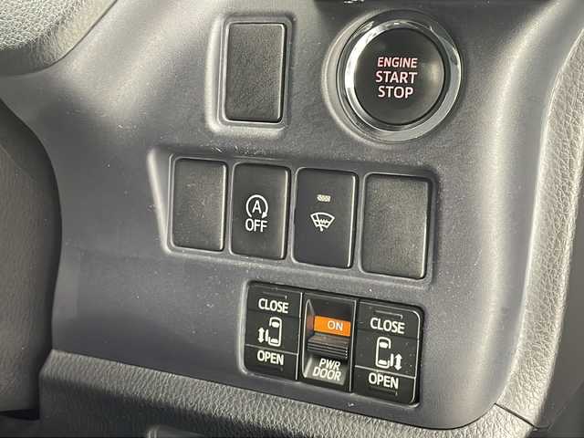 トヨタ ヴォクシー ZS 煌 沖縄県 2015(平27)年 7.1万km ブラッキッシュアゲハガラスフレーク 社外8インチナビ(ＭＤＶ－Ｘ８０２Ｌ)/(フルセグＴＶ　Ｂｌｕｅｔｏｏｔｈ　ＣＤ　ＤＶＤ)　/両側パワースライドドア　/バックカメラ　/ビルトインＥＴＣ　　/ステアリングスイッチ/アイドリングストップ　/スマートキー/プッシュスタート/ＬＥＤヘッドライト　/オートライト　/純正16インチアルミホイール/純正フロアマット/横滑り防止装置/ドアバイザー