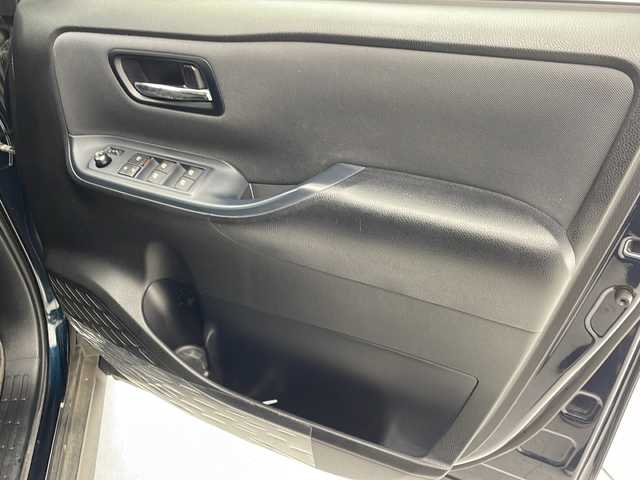 トヨタ ヴォクシー ZS 煌 沖縄県 2015(平27)年 7.1万km ブラッキッシュアゲハガラスフレーク 社外8インチナビ(ＭＤＶ－Ｘ８０２Ｌ)/(フルセグＴＶ　Ｂｌｕｅｔｏｏｔｈ　ＣＤ　ＤＶＤ)　/両側パワースライドドア　/バックカメラ　/ビルトインＥＴＣ　　/ステアリングスイッチ/アイドリングストップ　/スマートキー/プッシュスタート/ＬＥＤヘッドライト　/オートライト　/純正16インチアルミホイール/純正フロアマット/横滑り防止装置/ドアバイザー