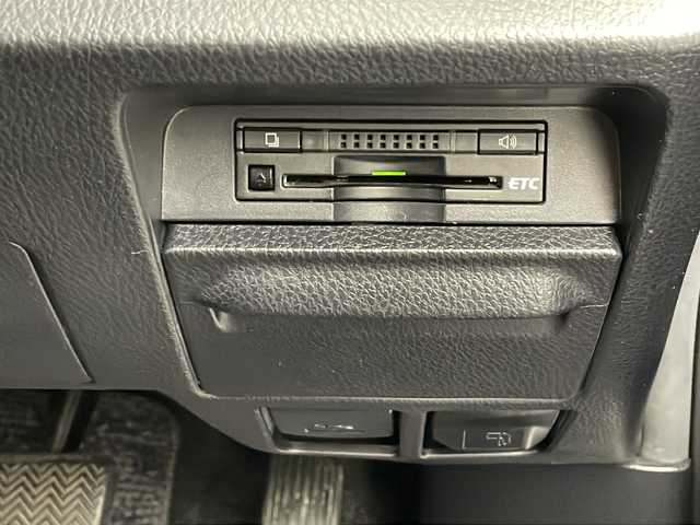 トヨタ ヴォクシー ZS 煌 沖縄県 2015(平27)年 7.1万km ブラッキッシュアゲハガラスフレーク 社外8インチナビ(ＭＤＶ－Ｘ８０２Ｌ)/(フルセグＴＶ　Ｂｌｕｅｔｏｏｔｈ　ＣＤ　ＤＶＤ)　/両側パワースライドドア　/バックカメラ　/ビルトインＥＴＣ　　/ステアリングスイッチ/アイドリングストップ　/スマートキー/プッシュスタート/ＬＥＤヘッドライト　/オートライト　/純正16インチアルミホイール/純正フロアマット/横滑り防止装置/ドアバイザー