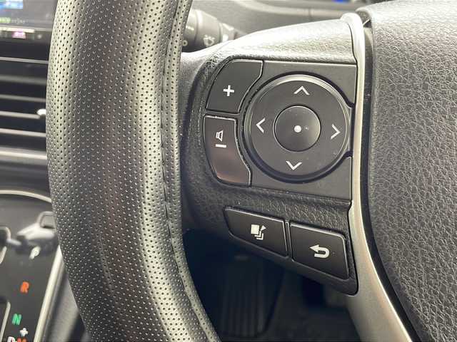 トヨタ ヴォクシー ZS 煌 沖縄県 2015(平27)年 7.1万km ブラッキッシュアゲハガラスフレーク 社外8インチナビ(ＭＤＶ－Ｘ８０２Ｌ)/(フルセグＴＶ　Ｂｌｕｅｔｏｏｔｈ　ＣＤ　ＤＶＤ)　/両側パワースライドドア　/バックカメラ　/ビルトインＥＴＣ　　/ステアリングスイッチ/アイドリングストップ　/スマートキー/プッシュスタート/ＬＥＤヘッドライト　/オートライト　/純正16インチアルミホイール/純正フロアマット/横滑り防止装置/ドアバイザー