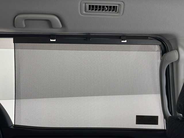 トヨタ ヴォクシー ZS 煌 沖縄県 2015(平27)年 7.1万km ブラッキッシュアゲハガラスフレーク 社外8インチナビ(ＭＤＶ－Ｘ８０２Ｌ)/(フルセグＴＶ　Ｂｌｕｅｔｏｏｔｈ　ＣＤ　ＤＶＤ)　/両側パワースライドドア　/バックカメラ　/ビルトインＥＴＣ　　/ステアリングスイッチ/アイドリングストップ　/スマートキー/プッシュスタート/ＬＥＤヘッドライト　/オートライト　/純正16インチアルミホイール/純正フロアマット/横滑り防止装置/ドアバイザー