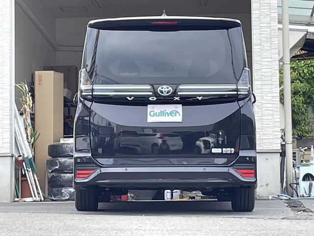 トヨタ ヴォクシー ハイブリッド S－G 大分県 2023(令5)年 0.4万km ダークグレーM/クリスタルシルバーM 両側パワースライドドア /全方位カメラ/純正10.5インチアルミホイール/フルセグTV/Bluetooth/純正16インチアルミホイール/純正ビルトインETC/純正LEDヘッドライト/オートライト/オートマチックハイビーム/衝突被害軽減ブレーキ/横滑り防止装置/コーナーセンサー/シートヒーター/スペアキー