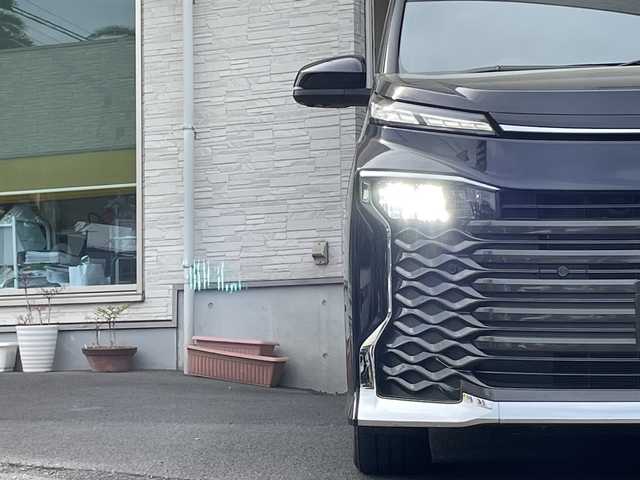 トヨタ ヴォクシー ハイブリッド S－G 大分県 2023(令5)年 0.4万km ダークグレーM/クリスタルシルバーM 両側パワースライドドア /全方位カメラ/純正10.5インチアルミホイール/フルセグTV/Bluetooth/純正16インチアルミホイール/純正ビルトインETC/純正LEDヘッドライト/オートライト/オートマチックハイビーム/衝突被害軽減ブレーキ/横滑り防止装置/コーナーセンサー/シートヒーター/スペアキー