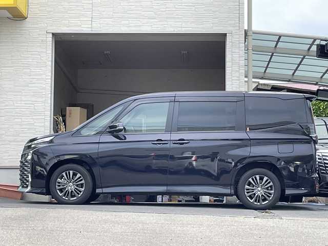 トヨタ ヴォクシー ハイブリッド S－G 大分県 2023(令5)年 0.4万km ダークグレーM/クリスタルシルバーM 両側パワースライドドア /全方位カメラ/純正10.5インチアルミホイール/フルセグTV/Bluetooth/純正16インチアルミホイール/純正ビルトインETC/純正LEDヘッドライト/オートライト/オートマチックハイビーム/衝突被害軽減ブレーキ/横滑り防止装置/コーナーセンサー/シートヒーター/スペアキー