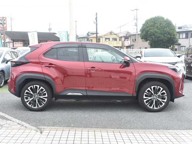 トヨタ ヤリスクロス ハイブリッド Z 神奈川県 2023(令5)年 0.8万km センシュアルレッドマイカ ワンオーナー/純正メモリナビ/フルセグテレビ/全方位カメラ/アダプティブクルーズコントロール/プッシュスタート/スマートキー/ステアリングヒーター/ブラインドスポットモニター/ETC/LEDヘッドライト/保証書/取説/ナビ説/スペアスマートキー/205/65/16社外AW付きスタットレスタイヤ/　車内積み込み