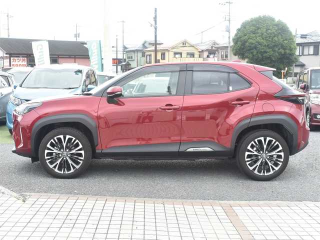 トヨタ ヤリスクロス ハイブリッド Z 神奈川県 2023(令5)年 0.8万km センシュアルレッドマイカ ワンオーナー/純正メモリナビ/フルセグテレビ/全方位カメラ/アダプティブクルーズコントロール/プッシュスタート/スマートキー/ステアリングヒーター/ブラインドスポットモニター/ETC/LEDヘッドライト/保証書/取説/ナビ説/スペアスマートキー/205/65/16社外AW付きスタットレスタイヤ/　車内積み込み