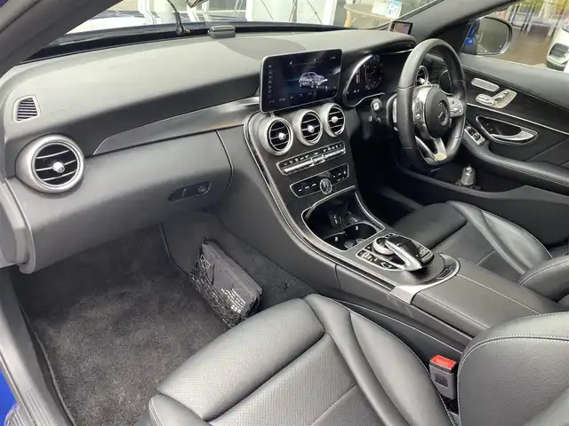 メルセデス・ベンツ Ｃ２００ ワゴン ローレウスエディション 福岡県 2019(令1)年 1.2万km ブリリアントブルーM レーダーセーフティパッケージ/アダプティブクルーズコントロール/ブラインドスポットモニター/レーンキープアシスト/アクティブブレーキアシスト/ワイヤレス充電　/黒革シート/前席シートヒーター/純正ナビ/フルセグTV/バックカメラ/Bluetooth/パワーバックドア　/LEDライト/オートハイビーム/ステアリングスイッチ/パドルシフト/ドライブレコーダー/純正18インチアルミホイール/ETC