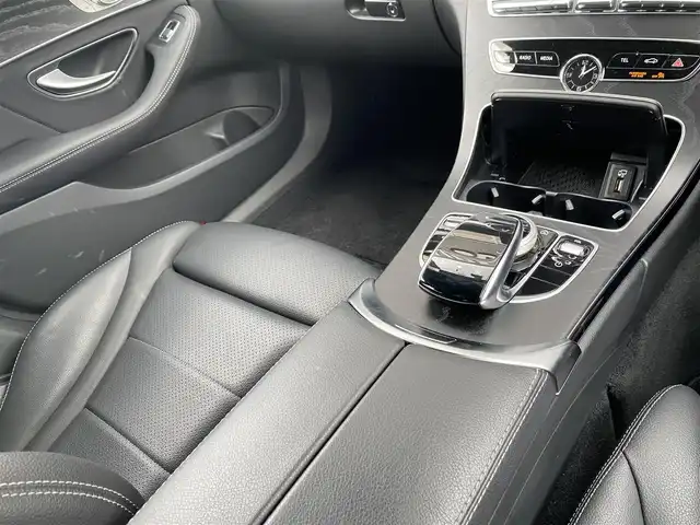 メルセデス・ベンツ Ｃ２００ ワゴン ローレウスエディション 福岡県 2019(令1)年 1.2万km ブリリアントブルーM レーダーセーフティパッケージ/アダプティブクルーズコントロール/ブラインドスポットモニター/レーンキープアシスト/アクティブブレーキアシスト/ワイヤレス充電　/黒革シート/前席シートヒーター/純正ナビ/フルセグTV/バックカメラ/Bluetooth/パワーバックドア　/LEDライト/オートハイビーム/ステアリングスイッチ/パドルシフト/ドライブレコーダー/純正18インチアルミホイール/ETC