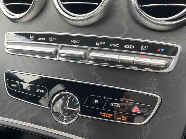 メルセデス・ベンツ Ｃ２００ ワゴン ローレウスエディション 福岡県 2019(令1)年 1.2万km ブリリアントブルーM レーダーセーフティパッケージ/アダプティブクルーズコントロール/ブラインドスポットモニター/レーンキープアシスト/アクティブブレーキアシスト/ワイヤレス充電　/黒革シート/前席シートヒーター/純正ナビ/フルセグTV/バックカメラ/Bluetooth/パワーバックドア　/LEDライト/オートハイビーム/ステアリングスイッチ/パドルシフト/ドライブレコーダー/純正18インチアルミホイール/ETC