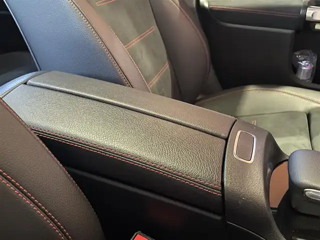メルセデス・ベンツ ＧＬＢ２００ｄ AMGライン 愛知県 2020(令2)年 3.6万km ポーラホワイト パノラミックスライディングルーフ/純正ナビ/フルセグTV/360度カメラ/レーダーセーフティパッケージ/ACC/ブラインドスポット/アンビエントライト/黒ハーフレザー/シートヒーター/パワーバックドア/純正19インチアルミ