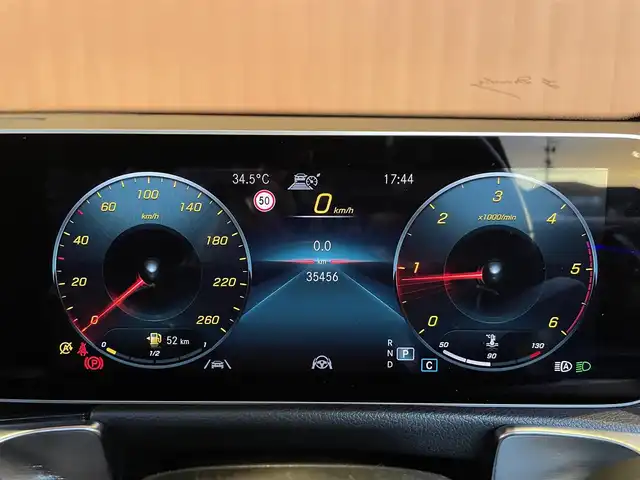 メルセデス・ベンツ ＧＬＢ２００ｄ AMGライン 愛知県 2020(令2)年 3.6万km ポーラホワイト パノラミックスライディングルーフ/純正ナビ/フルセグTV/360度カメラ/レーダーセーフティパッケージ/ACC/ブラインドスポット/アンビエントライト/黒ハーフレザー/シートヒーター/パワーバックドア/純正19インチアルミ