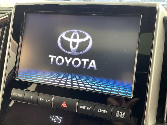 トヨタ ランドクルーザー ZX 岐阜県 2017(平29)年 6.7万km ホワイトパールクリスタルシャイン サンルーフ/リアエンターテイメント/モデリスタエアロ/純正8インチSDナビ/フルセグ/BT/DVD/USB/HDMI/パノラミックビューモニター/トヨタセーフティセンスP/・プリクラッシュセーフティ/・レーンディパーチャーアラート/・オートマチックハイビーム/・レーダークルーズコントロール/プレミアムサウンドJBL/ビルトインETC/純正ドライブレコーダー/クリアランスソナー/ブラインドスポットモニター/ダウンヒルアシストコントロール/前席・セカンドシートヒーター/前席エアシート/パワーバックドア/電動格納サードシート/純正20インチAW/MTモード付AT/ウッドコンビハンドル/純正フロアマット/ルーフレール/サイドバイザー/寒冷地仕様/保証書/取扱説明書/スペアキー