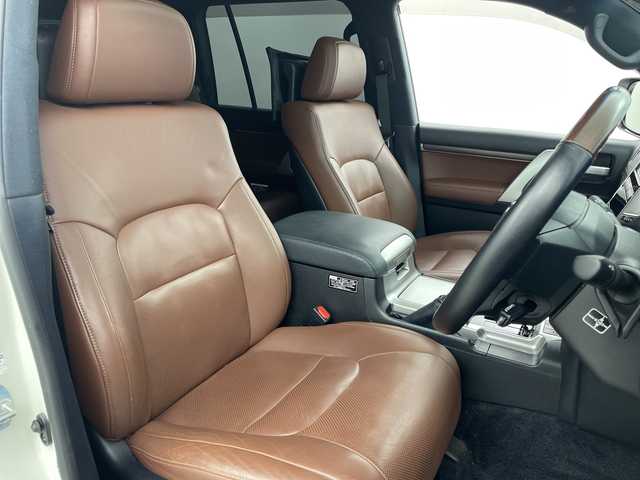 トヨタ ランドクルーザー ZX 岐阜県 2017(平29)年 6.7万km ホワイトパールクリスタルシャイン サンルーフ/リアエンターテイメント/モデリスタエアロ/純正8インチSDナビ/フルセグ/BT/DVD/USB/HDMI/パノラミックビューモニター/トヨタセーフティセンスP/・プリクラッシュセーフティ/・レーンディパーチャーアラート/・オートマチックハイビーム/・レーダークルーズコントロール/プレミアムサウンドJBL/ビルトインETC/純正ドライブレコーダー/クリアランスソナー/ブラインドスポットモニター/ダウンヒルアシストコントロール/前席・セカンドシートヒーター/前席エアシート/パワーバックドア/電動格納サードシート/純正20インチAW/MTモード付AT/ウッドコンビハンドル/純正フロアマット/ルーフレール/サイドバイザー/寒冷地仕様/保証書/取扱説明書/スペアキー