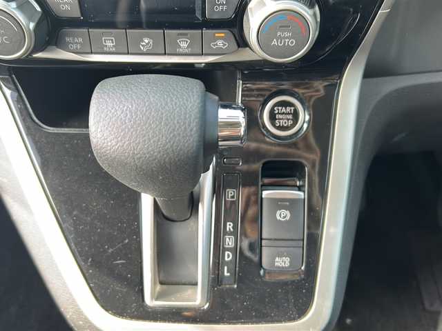 日産 セレナ ハイウェイスターVセレクションⅡ 愛媛県 2019(令1)年 5.8万km マルーンレッド 2トーン 純正ナビ/（Bluetooth/AM/FM/フルセグTV）/衝突軽減ブレーキ/両側電動スライドドア/レーダークルーズコントロール/LEDヘッドライト/ETC/バックカメラ/ドライブレコーダー/コーナーセンサー/スマートキー/純正16インチAW/純正フロアマット/フォグランプ