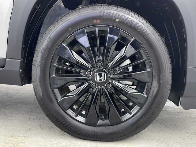 ホンダ ＷＲ－Ｖ Z+ ブラックスタイル 愛知県 2025(令7)年 0.1千km プラチナホワイトパール /禁煙車//純正HondaCONNECTナビ//フルセグTV//バックカメラ//ETC//ブラックスタイル専用ベルリナブラック外装加飾//純正17インチアルミホイール(ベルリナブラック)//ホンダセンシング//衝突軽減ブレーキ//先行車発進お知らせ//歩行者事故低減ステアリング//路外逸脱抑制機能//標識認識機能//アダプティブクルーズコントロール//レーンキープアシストシステム//誤発進抑制機能(前後方)//急アクセル抑制機能//前後パーキングセンサー//オートハイビーム//フルLEDヘッドライト//オートライト//フロントフォグランプ//プライムスムース&ファブリックコンビシート//トノカバー//革巻きステアリング//ステアリングスイッチ//パドルシフト//プッシュスタート//電動格納ミラーウィンカー//横滑り防止装置