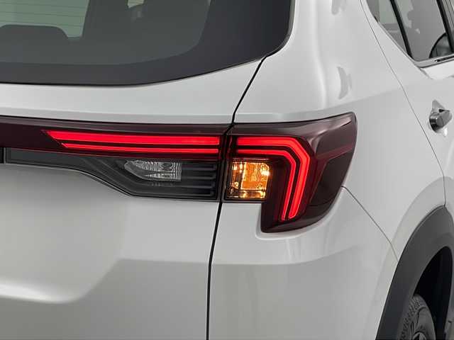 ホンダ ＷＲ－Ｖ Z+ ブラックスタイル 愛知県 2025(令7)年 0.1千km プラチナホワイトパール /禁煙車//純正HondaCONNECTナビ//フルセグTV//バックカメラ//ETC//ブラックスタイル専用ベルリナブラック外装加飾//純正17インチアルミホイール(ベルリナブラック)//ホンダセンシング//衝突軽減ブレーキ//先行車発進お知らせ//歩行者事故低減ステアリング//路外逸脱抑制機能//標識認識機能//アダプティブクルーズコントロール//レーンキープアシストシステム//誤発進抑制機能(前後方)//急アクセル抑制機能//前後パーキングセンサー//オートハイビーム//フルLEDヘッドライト//オートライト//フロントフォグランプ//プライムスムース&ファブリックコンビシート//トノカバー//革巻きステアリング//ステアリングスイッチ//パドルシフト//プッシュスタート//電動格納ミラーウィンカー//横滑り防止装置