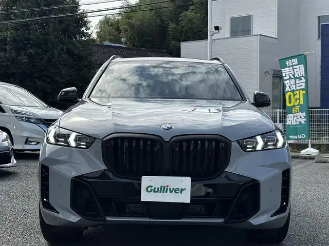 ＢＭＷ ＢＭＷ Ｘ５ xDrive 40d Mスポーツ 熊本県 2024(令6)年 1.1万km グレー カラーコード：C4P/サンルーフ/純正ディスプレイオーディオナビ/【フルセグTV/BT】/全方位カメラ/harman/kardon/衝突軽減ブレーキ/車線逸脱警報/コーナーセンサー/アダプティブクルーズコントロール/ヘッドアップディスプレイ/ブラインドスポットモニター/前後ドライブレコーダー/ステアリングリモコン/パドルシフト/ステアリングヒーター/黒革シート/D/Nパワーシート/D/Nメモリシート/D/Nシートヒーター/D/Nシートクーラー/D/Nマッサージシート/置くだけ充電/保冷・保温付きドリンクホルダー/パワーバックドア/純正22インチアルミホイール/取扱説明書(車両)
