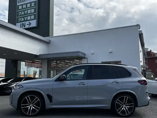 ＢＭＷ ＢＭＷ Ｘ５ xDrive 40d Mスポーツ 熊本県 2024(令6)年 1.1万km グレー カラーコード：C4P/サンルーフ/純正ディスプレイオーディオナビ/【フルセグTV/BT】/全方位カメラ/harman/kardon/衝突軽減ブレーキ/車線逸脱警報/コーナーセンサー/アダプティブクルーズコントロール/ヘッドアップディスプレイ/ブラインドスポットモニター/前後ドライブレコーダー/ステアリングリモコン/パドルシフト/ステアリングヒーター/黒革シート/D/Nパワーシート/D/Nメモリシート/D/Nシートヒーター/D/Nシートクーラー/D/Nマッサージシート/置くだけ充電/保冷・保温付きドリンクホルダー/パワーバックドア/純正22インチアルミホイール/取扱説明書(車両)