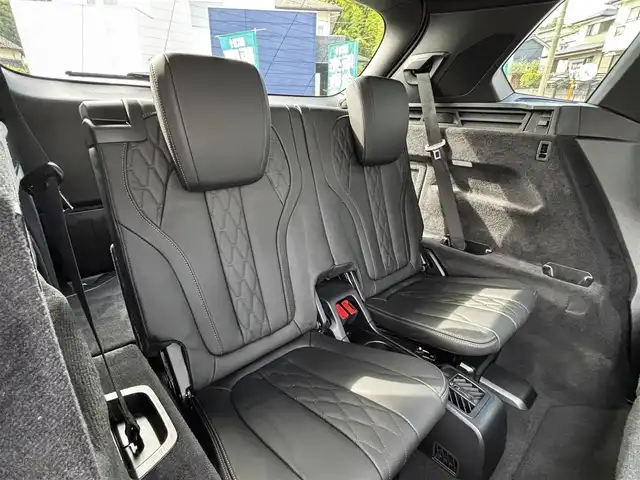ＢＭＷ ＢＭＷ Ｘ５ xDrive 40d Mスポーツ 熊本県 2024(令6)年 1.1万km グレー カラーコード：C4P/サンルーフ/純正ディスプレイオーディオナビ/【フルセグTV/BT】/全方位カメラ/harman/kardon/衝突軽減ブレーキ/車線逸脱警報/コーナーセンサー/アダプティブクルーズコントロール/ヘッドアップディスプレイ/ブラインドスポットモニター/前後ドライブレコーダー/ステアリングリモコン/パドルシフト/ステアリングヒーター/黒革シート/D/Nパワーシート/D/Nメモリシート/D/Nシートヒーター/D/Nシートクーラー/D/Nマッサージシート/置くだけ充電/保冷・保温付きドリンクホルダー/パワーバックドア/純正22インチアルミホイール/取扱説明書(車両)