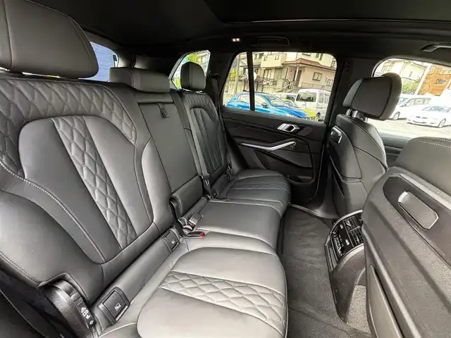 ＢＭＷ ＢＭＷ Ｘ５ xDrive 40d Mスポーツ 熊本県 2024(令6)年 1.1万km グレー カラーコード：C4P/サンルーフ/純正ディスプレイオーディオナビ/【フルセグTV/BT】/全方位カメラ/harman/kardon/衝突軽減ブレーキ/車線逸脱警報/コーナーセンサー/アダプティブクルーズコントロール/ヘッドアップディスプレイ/ブラインドスポットモニター/前後ドライブレコーダー/ステアリングリモコン/パドルシフト/ステアリングヒーター/黒革シート/D/Nパワーシート/D/Nメモリシート/D/Nシートヒーター/D/Nシートクーラー/D/Nマッサージシート/置くだけ充電/保冷・保温付きドリンクホルダー/パワーバックドア/純正22インチアルミホイール/取扱説明書(車両)