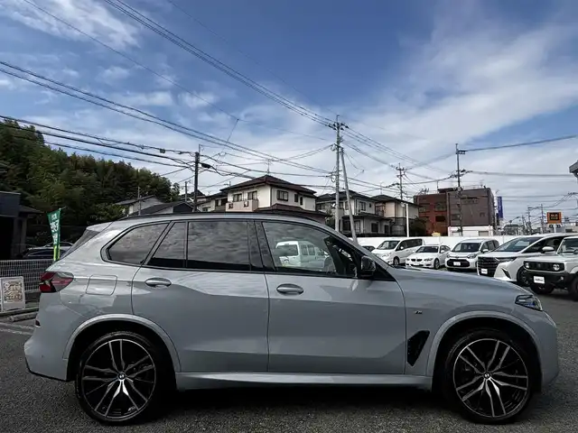 ＢＭＷ ＢＭＷ Ｘ５ xDrive 40d Mスポーツ 熊本県 2024(令6)年 1.1万km グレー カラーコード：C4P/サンルーフ/純正ディスプレイオーディオナビ/【フルセグTV/BT】/全方位カメラ/harman/kardon/衝突軽減ブレーキ/車線逸脱警報/コーナーセンサー/アダプティブクルーズコントロール/ヘッドアップディスプレイ/ブラインドスポットモニター/前後ドライブレコーダー/ステアリングリモコン/パドルシフト/ステアリングヒーター/黒革シート/D/Nパワーシート/D/Nメモリシート/D/Nシートヒーター/D/Nシートクーラー/D/Nマッサージシート/置くだけ充電/保冷・保温付きドリンクホルダー/パワーバックドア/純正22インチアルミホイール/取扱説明書(車両)