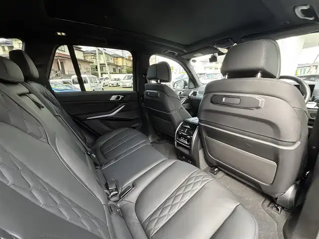 ＢＭＷ ＢＭＷ Ｘ５ xDrive 40d Mスポーツ 熊本県 2024(令6)年 1.1万km グレー カラーコード：C4P/サンルーフ/純正ディスプレイオーディオナビ/【フルセグTV/BT】/全方位カメラ/harman/kardon/衝突軽減ブレーキ/車線逸脱警報/コーナーセンサー/アダプティブクルーズコントロール/ヘッドアップディスプレイ/ブラインドスポットモニター/前後ドライブレコーダー/ステアリングリモコン/パドルシフト/ステアリングヒーター/黒革シート/D/Nパワーシート/D/Nメモリシート/D/Nシートヒーター/D/Nシートクーラー/D/Nマッサージシート/置くだけ充電/保冷・保温付きドリンクホルダー/パワーバックドア/純正22インチアルミホイール/取扱説明書(車両)