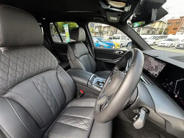 ＢＭＷ ＢＭＷ Ｘ５ xDrive 40d Mスポーツ 熊本県 2024(令6)年 1.1万km グレー カラーコード：C4P/サンルーフ/純正ディスプレイオーディオナビ/【フルセグTV/BT】/全方位カメラ/harman/kardon/衝突軽減ブレーキ/車線逸脱警報/コーナーセンサー/アダプティブクルーズコントロール/ヘッドアップディスプレイ/ブラインドスポットモニター/前後ドライブレコーダー/ステアリングリモコン/パドルシフト/ステアリングヒーター/黒革シート/D/Nパワーシート/D/Nメモリシート/D/Nシートヒーター/D/Nシートクーラー/D/Nマッサージシート/置くだけ充電/保冷・保温付きドリンクホルダー/パワーバックドア/純正22インチアルミホイール/取扱説明書(車両)