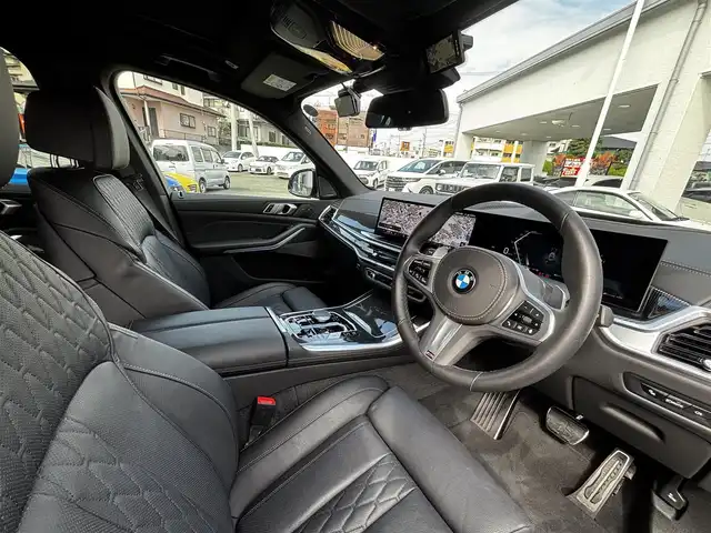 ＢＭＷ ＢＭＷ Ｘ５ xDrive 40d Mスポーツ 熊本県 2024(令6)年 1.1万km グレー カラーコード：C4P/サンルーフ/純正ディスプレイオーディオナビ/【フルセグTV/BT】/全方位カメラ/harman/kardon/衝突軽減ブレーキ/車線逸脱警報/コーナーセンサー/アダプティブクルーズコントロール/ヘッドアップディスプレイ/ブラインドスポットモニター/前後ドライブレコーダー/ステアリングリモコン/パドルシフト/ステアリングヒーター/黒革シート/D/Nパワーシート/D/Nメモリシート/D/Nシートヒーター/D/Nシートクーラー/D/Nマッサージシート/置くだけ充電/保冷・保温付きドリンクホルダー/パワーバックドア/純正22インチアルミホイール/取扱説明書(車両)
