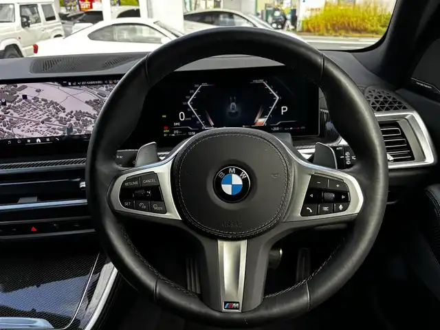 ＢＭＷ ＢＭＷ Ｘ５ xDrive 40d Mスポーツ 熊本県 2024(令6)年 1.1万km グレー カラーコード：C4P/サンルーフ/純正ディスプレイオーディオナビ/【フルセグTV/BT】/全方位カメラ/harman/kardon/衝突軽減ブレーキ/車線逸脱警報/コーナーセンサー/アダプティブクルーズコントロール/ヘッドアップディスプレイ/ブラインドスポットモニター/前後ドライブレコーダー/ステアリングリモコン/パドルシフト/ステアリングヒーター/黒革シート/D/Nパワーシート/D/Nメモリシート/D/Nシートヒーター/D/Nシートクーラー/D/Nマッサージシート/置くだけ充電/保冷・保温付きドリンクホルダー/パワーバックドア/純正22インチアルミホイール/取扱説明書(車両)