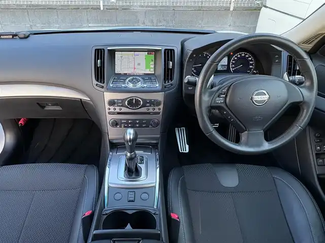 日産 スカイライン 370GT Type S 埼玉県 2014(平26)年 4.4万km クリスタルホワイトパール ワンオーナー/AIS検査済み/登録時走行距離43176km/メーカー純正HDDナビゲーション/（CD/DVD/BT）/フルセグテレビ/バックカメラ/純正１９インチアルミホイール/パワーシート/(運転席/助手席)/ハーフレザーシート/パドルシフト/ETC(ビルトイン)/オートライト/オートリトラミラー/電動格納ミラー/ステアリングリモコン/HIDヘッドライト/プッシュスタート/スマートキー/新車保証書/取扱説明書