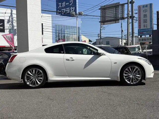 日産 スカイライン 370GT Type S 埼玉県 2014(平26)年 4.4万km クリスタルホワイトパール ワンオーナー/AIS検査済み/登録時走行距離43176km/メーカー純正HDDナビゲーション/（CD/DVD/BT）/フルセグテレビ/バックカメラ/純正１９インチアルミホイール/パワーシート/(運転席/助手席)/ハーフレザーシート/パドルシフト/ETC(ビルトイン)/オートライト/オートリトラミラー/電動格納ミラー/ステアリングリモコン/HIDヘッドライト/プッシュスタート/スマートキー/新車保証書/取扱説明書